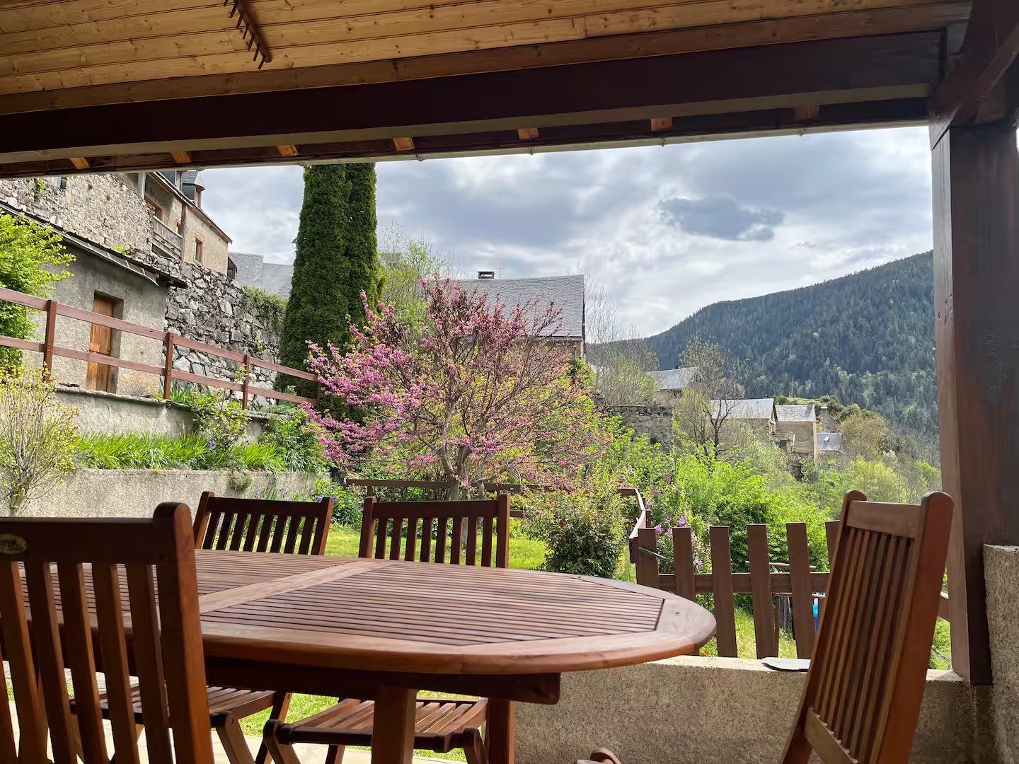 La vue sur la vallée depuis la terrasse